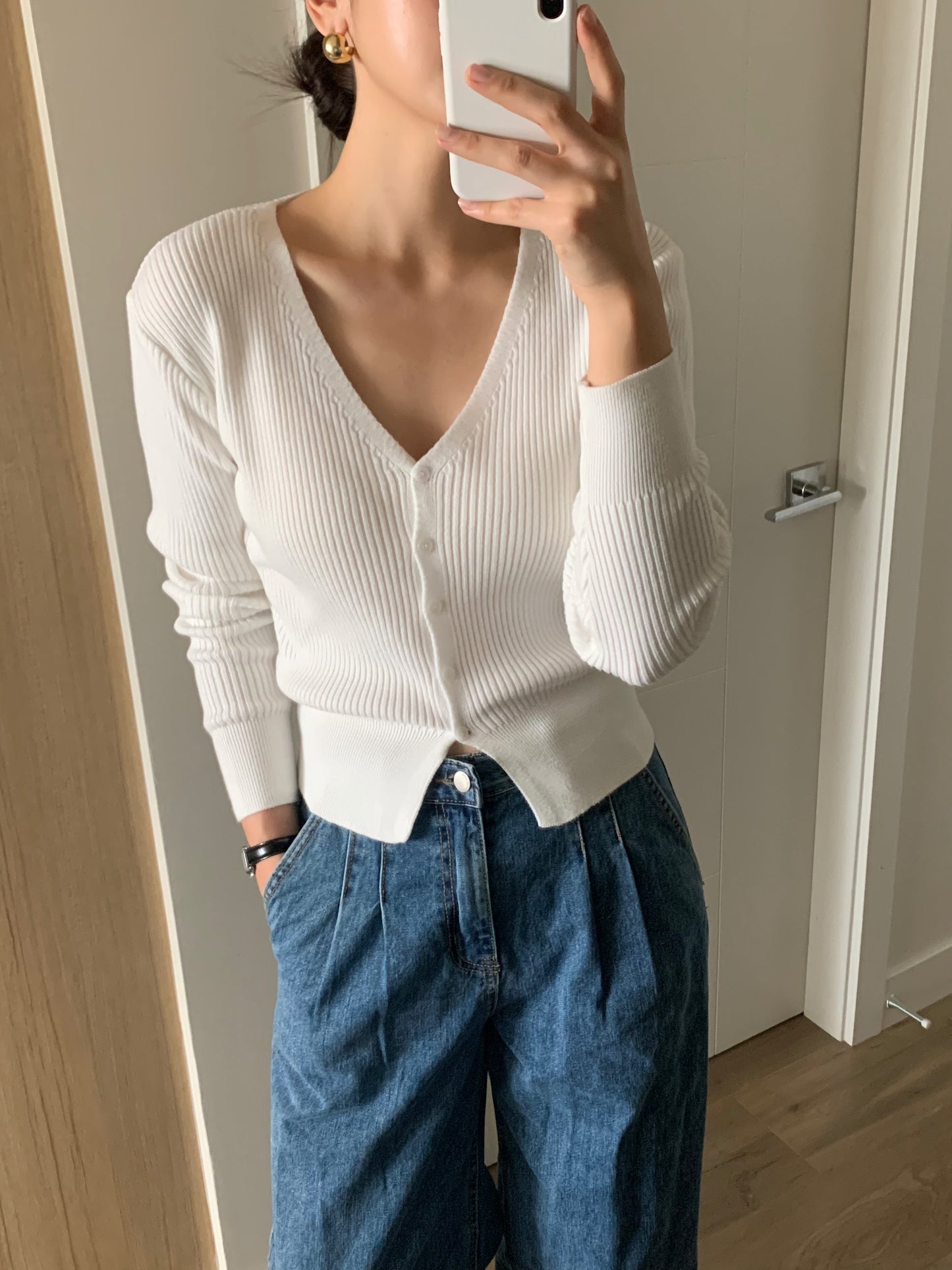 Soft V-neckline Cardigan