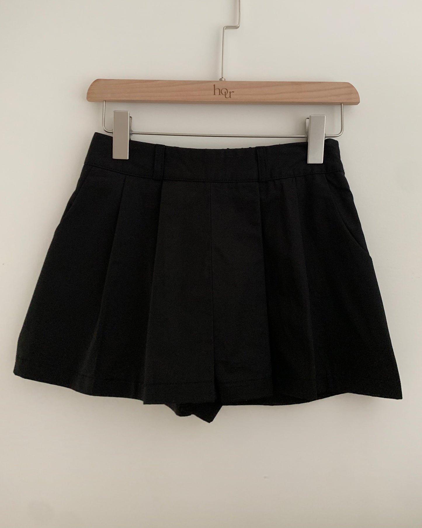 Low-raise Pleated Mini Skort (Banding)